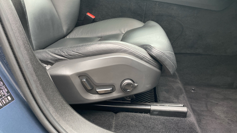 Volvo XC60 2.0 T6 [350] RC PHEV Plus Dark 5dr AWD Geartronic Estate